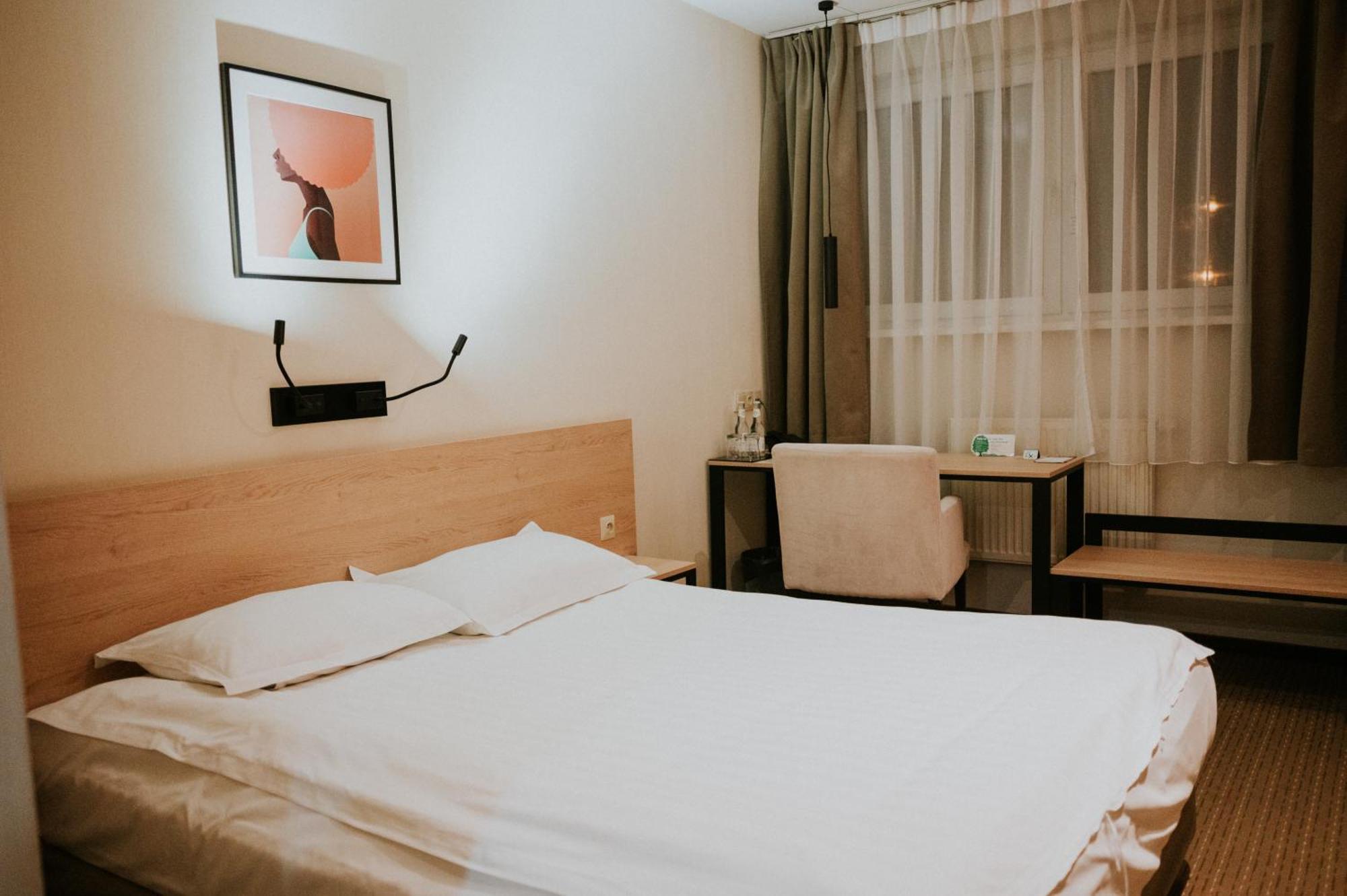 Iness Hotel Łódź Dış mekan fotoğraf