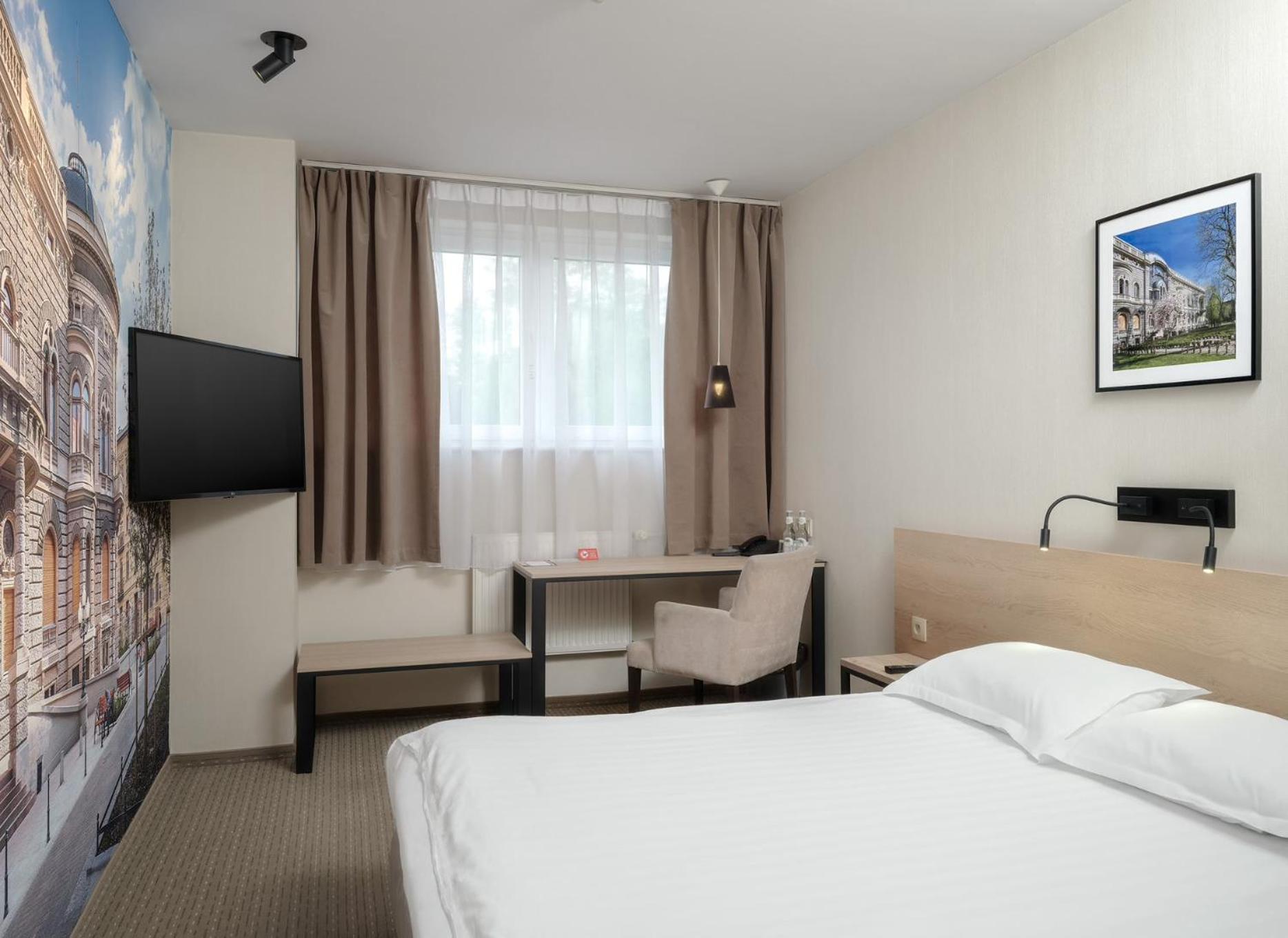 Iness Hotel Łódź Dış mekan fotoğraf